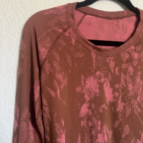 Lululemon Swiftly Tech L/S Shirt 2.0 in Shadow Bloom Roasted Brown/Brier Rose - Picture 6 of 11